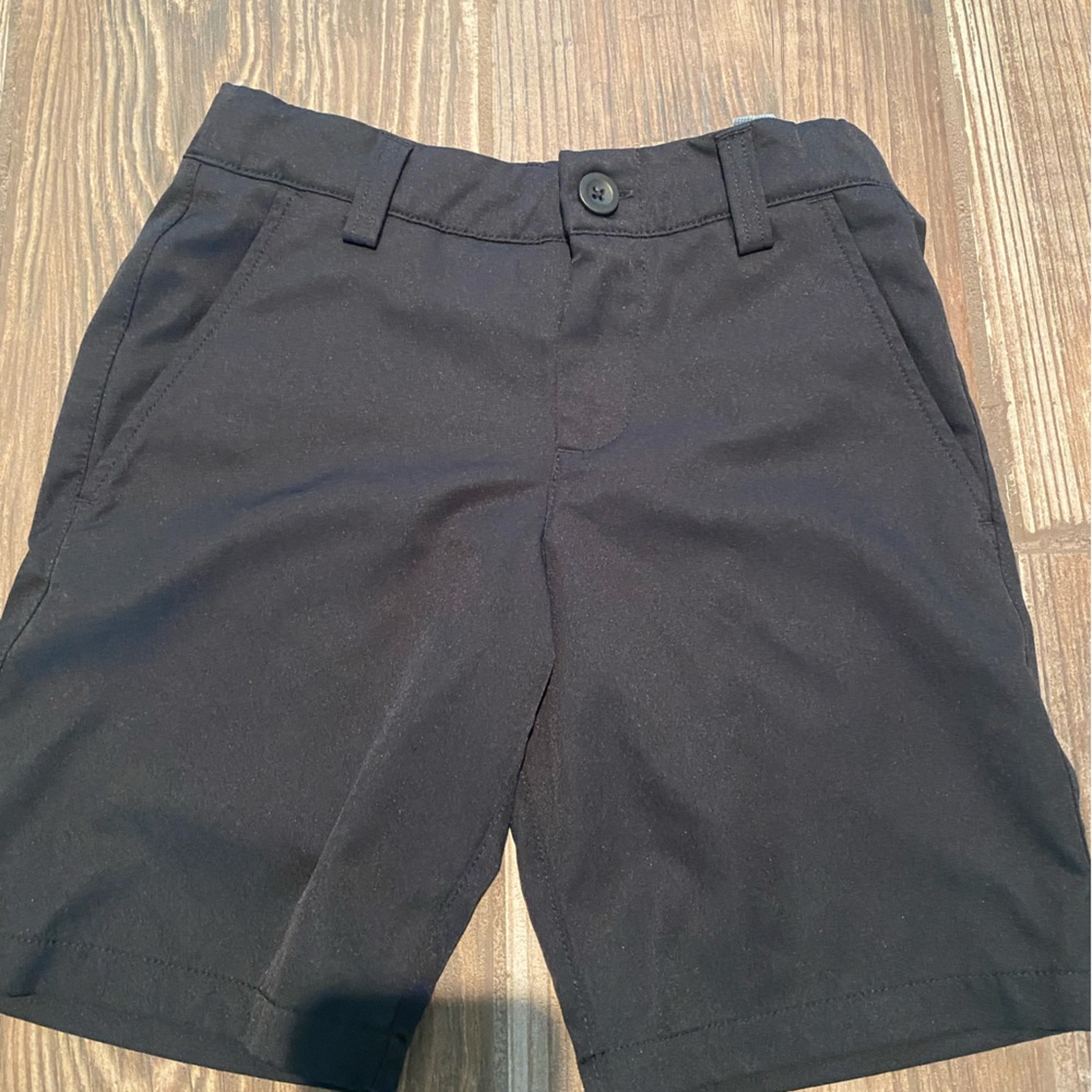 Boys XS (6/7) Under Armour Golf Shorts. Performance/Adjustable waist. Black
